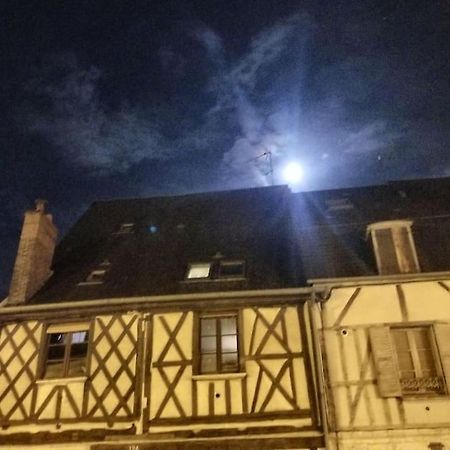 Cosy Apartment By The Magical Marais De Bourges Exterior photo