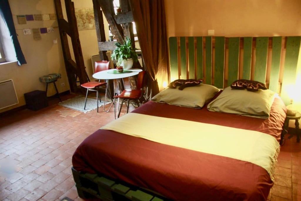 Cosy Apartment By The Magical Marais De Bourges Exterior photo